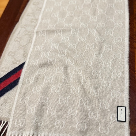 GUCCI logo wool scarf 14 inch W 78 inch L - Picture 2 of 2